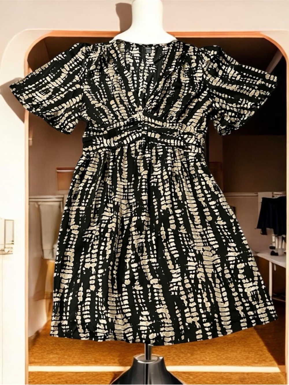 SHEIN Black & Cream Abstract Stripe Midi Dress Sz L